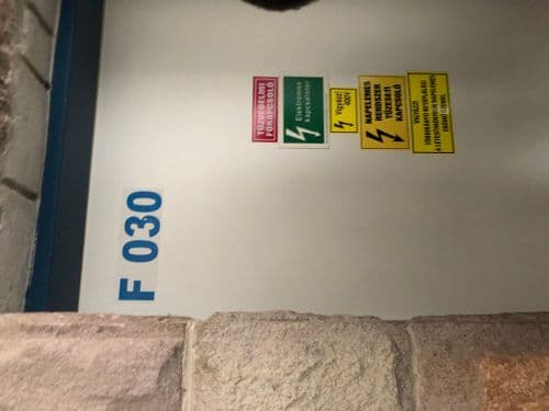 I. Géza iskola, napelemes tűzeseti kapcsolószekrény