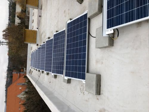Selye iskola Széchenyi projekthez készült kép, napelemek a tetőn
