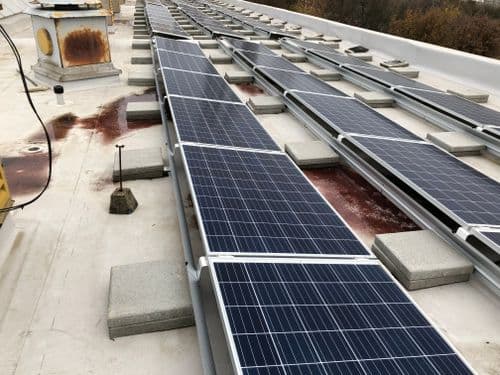 Selye iskola Széchenyi projekthez készült kép, napelemek a tetőn